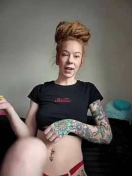 Snapshot of LucidLucy chatting on February 26, 2026, 5:02 pm LucidLucy online show from February 26, 2026, 5:02 pm