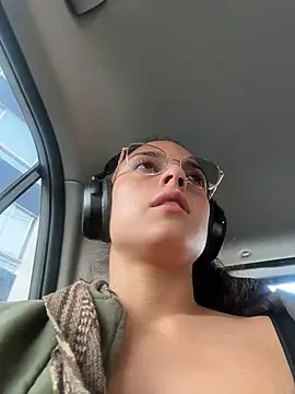 afroditaP  online show from October 29, 2025, 9:47 pm