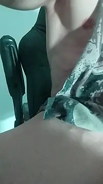 sexy fit guy on cam online show from April 16, 2026, 12:00 am