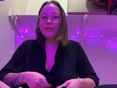  minikui  online show from October 17, 2025, 1:42 am