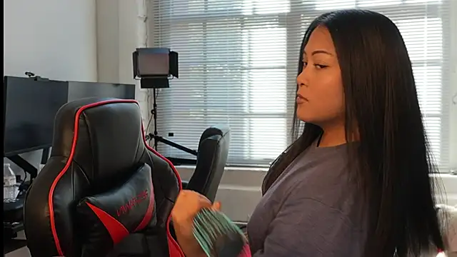 Snapshot of Bubbleliyah chatting on April 1, 2026, 1:41 pm Bubbleliyah online show from April 1, 2026, 1:41 pm