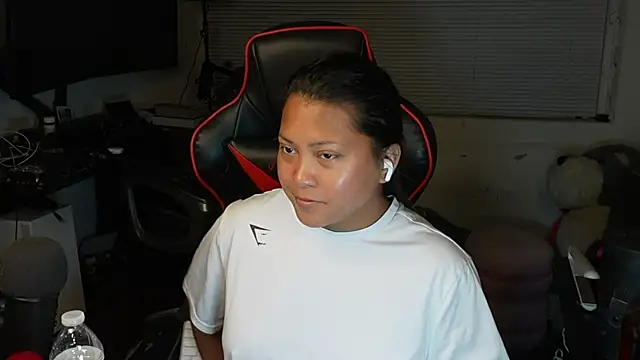 Snapshot of Bubbleliyah chatting on April 5, 2026, 5:47 am Bubbleliyah online show from April 5, 2026, 5:47 am