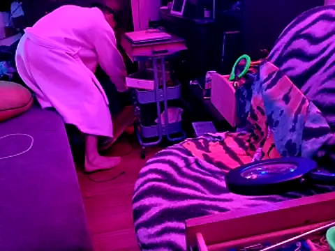 justinewe69 online show from March 31, 2026, 7:43 am