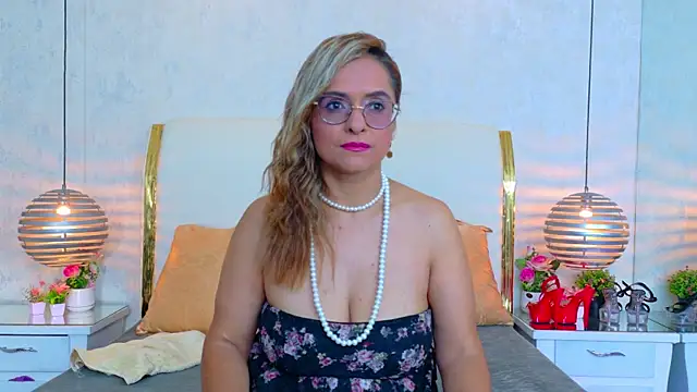 Snapshot of MarilynVega1 chatting on July 9, 2026, 9:03 pm MarilynVega1 online show from July 9, 2026, 9:03 pm