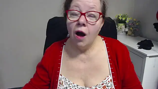 Snapshot of Adelewildx chatting on February 24, 2025, 4:16 am Adelewildx online show from February 24, 2025, 4:16 am
