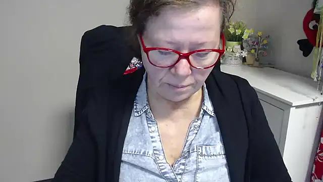 Snapshot of Adelewildx chatting on February 19, 2025, 5:16 am Adelewildx online show from February 19, 2025, 5:16 am