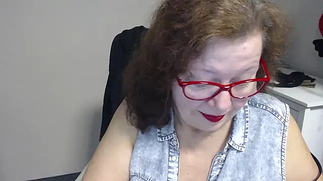 Snapshot of Adelewildx chatting on February 19, 2025, 8:33 am Adelewildx online show from February 19, 2025, 8:33 am