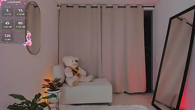 roxie gates  online show from October 26, 2025, 11:05 pm