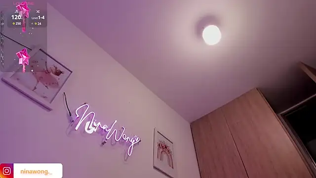 NinaWong online show from December 4, 2025, 2:27 pm