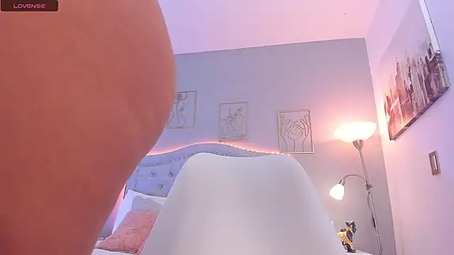 KylaMorrison online show from January 7, 2026, 4:23 pm