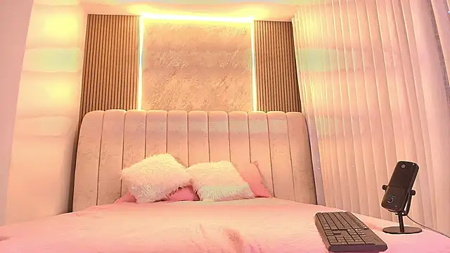 Snapshot of emyli_sw_ chatting on February 15, 2026, 3:07 am emyli sw online show from February 15, 2026, 3:07 am