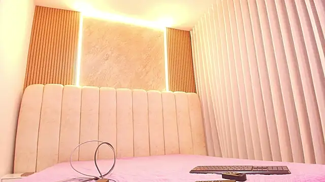 emyli sw  online show from April 16, 2026, 3:07 am