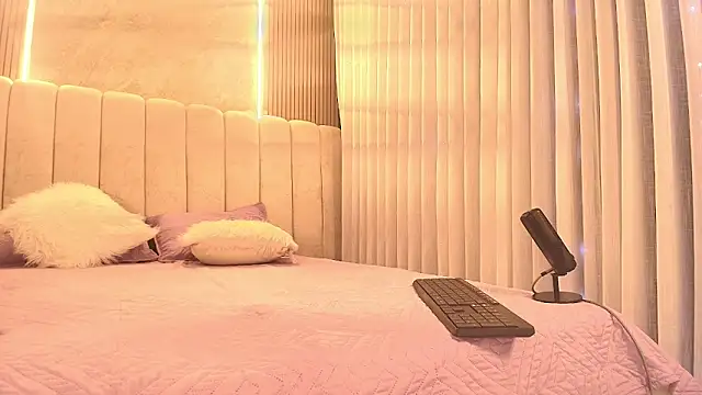 Snapshot of emyli_sw_ chatting on February 4, 2026, 3:12 am emyli sw online show from February 4, 2026, 3:12 am