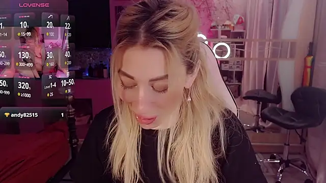 AnnieGOld  online show from November 30, 2025, 8:09 pm