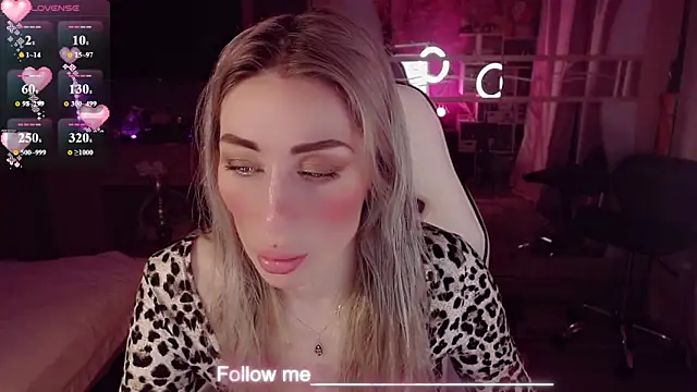 AnnieGOld  online show from March 28, 2026, 11:28 pm