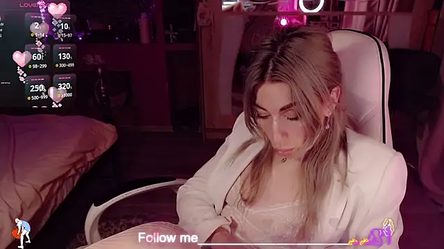 AnnieGOld  online show from March 16, 2026, 5:44 am