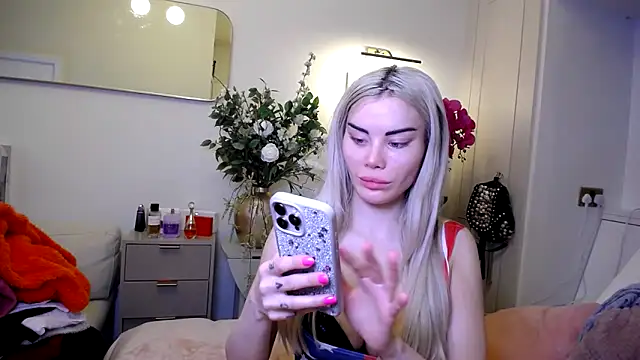 Carlamodel online show from November 23, 2025, 9:25 pm