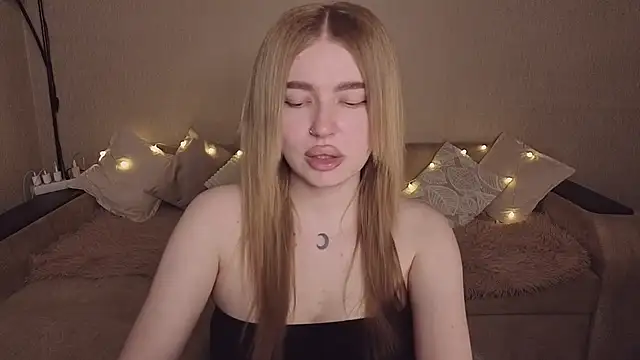 ViolettaLopez online show from May 31, 2026, 6:09 pm