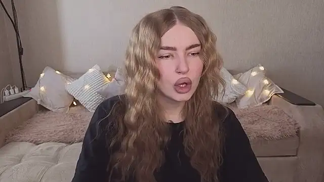 ViolettaLopez online show from March 12, 2026, 12:53 pm