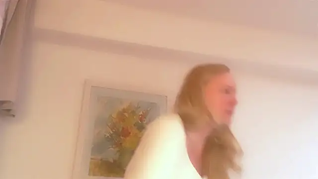 Snapshot of Sarah4you chatting on February 22, 2025, 5:24 pm Sarah4you online show from February 22, 2025, 5:24 pm