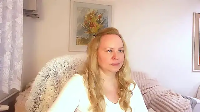 Snapshot of Sarah4you chatting on February 23, 2025, 9:37 pm Sarah4you online show from February 23, 2025, 9:37 pm