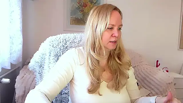 Snapshot of Sarah4you chatting on February 22, 2025, 2:19 pm Sarah4you online show from February 22, 2025, 2:19 pm