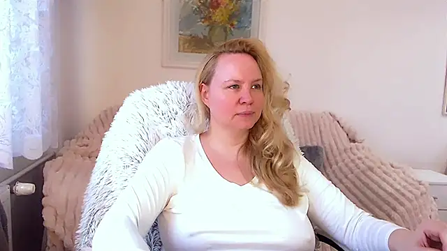 Snapshot of Sarah4you chatting on March 8, 2025, 3:35 pm Sarah4you online show from March 8, 2025, 3:35 pm