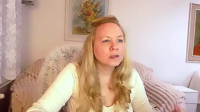 Snapshot of Sarah4you chatting on February 27, 2025, 9:47 pm Sarah4you online show from February 27, 2025, 9:47 pm