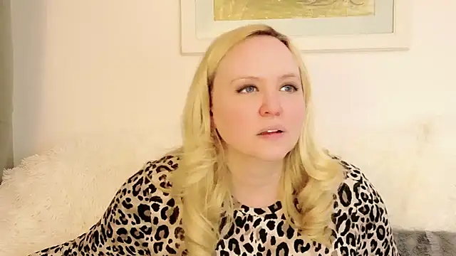 Sarah4you online show from May 12, 2026, 8:37 pm