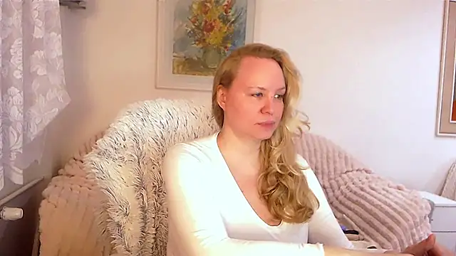 Snapshot of Sarah4you chatting on February 24, 2025, 9:52 pm Sarah4you online show from February 24, 2025, 9:52 pm