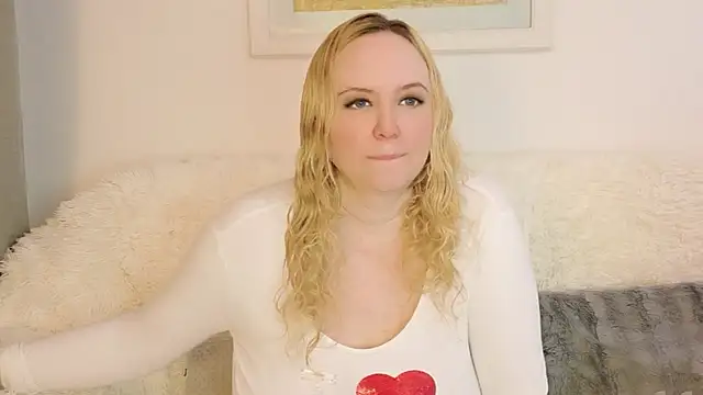 Sarah4you online show from May 25, 2026, 9:02 pm