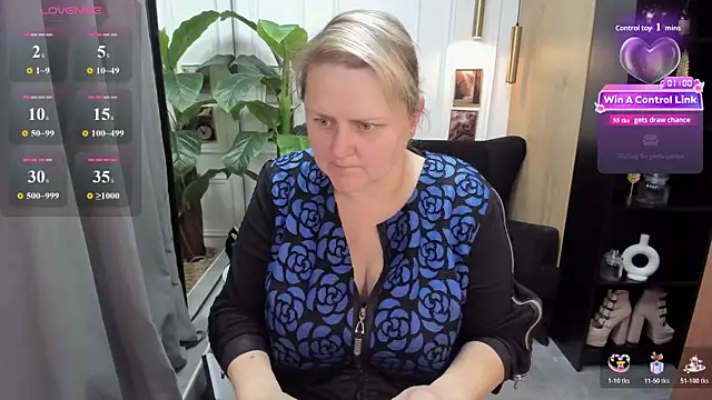 ScarlettSoft online show from June 19, 2026, 5:46 am