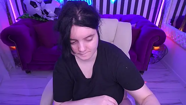 LittleShyy online show from July 9, 2026, 12:37 pm