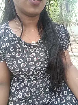 Snapshot of Dhiyapink chatting on February 3, 2026, 7:24 am Dhiyapink online show from February 3, 2026, 7:24 am