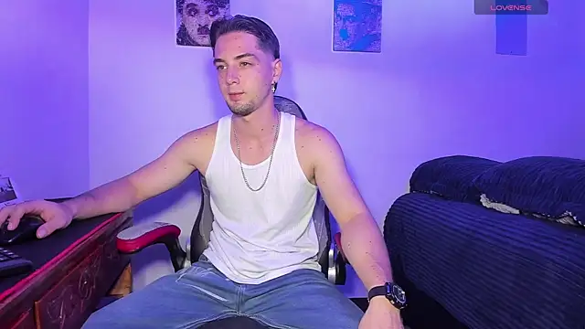 Snapshot of Alex_smith00 chatting on October 4, 2025, 10:55 pm Alex smith00 online show from October 4, 2025, 10:55 pm