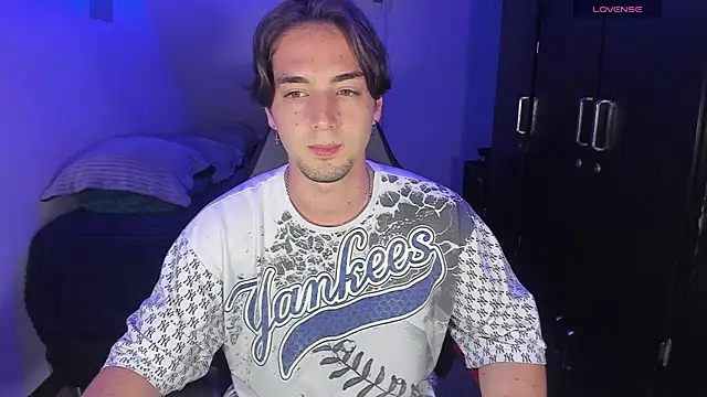 Snapshot of Alex_smith00 chatting on September 30, 2025, 9:21 pm Alex smith00 online show from September 30, 2025, 9:21 pm