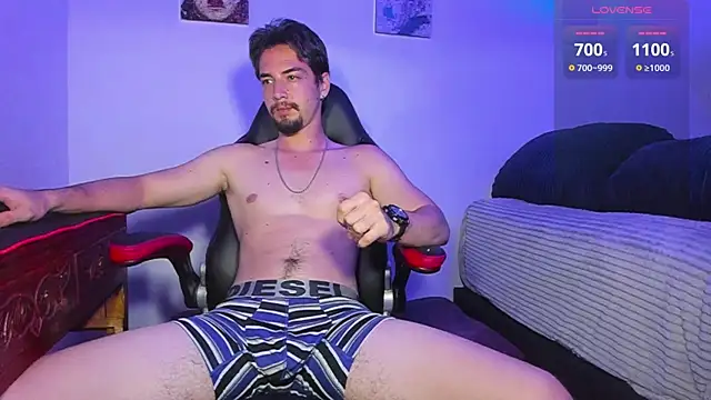 Snapshot of Alex_smith00 chatting on February 12, 2025, 5:26 am Alex smith00 online show from February 12, 2025, 5:26 am