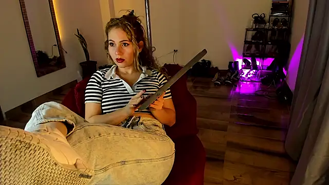 Cristina  Smith online show from July 22, 2026, 12:01 am
