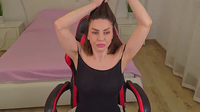 Snapshot of itsmekarina chatting on March 28, 2026, 11:00 am itsmekarina online show from March 28, 2026, 11:00 am