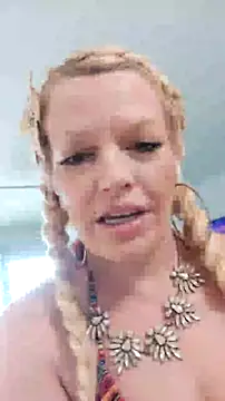 marilyn420 online show from May 17, 2026, 4:29 pm