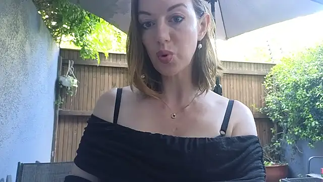 TopsyWilde online show from October 8, 2025, 8:27 am