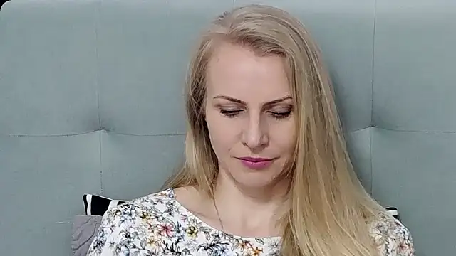 K  Adrienne online show from April 20, 2026, 5:10 am