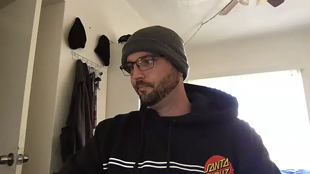 Fuzzyfuzbear online show from February 21, 2025, 6:04 pm