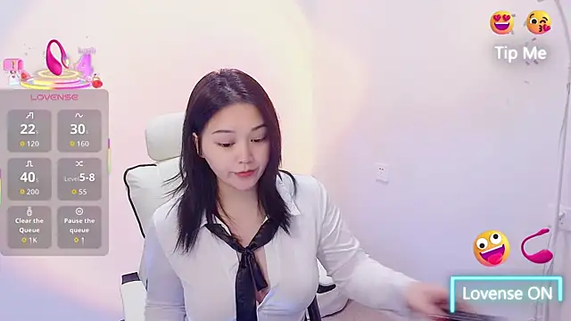 small Eva online show from January 15, 2026, 2:09 pm