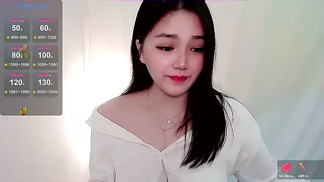 small Eva online show from December 1, 2024, 4:34 pm