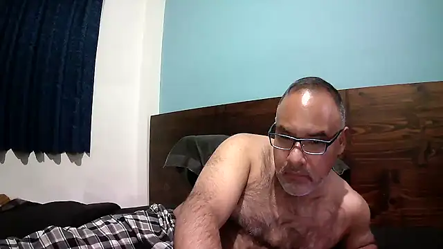 Snapshot of PhillDrake11 chatting on January 7, 2026, 1:43 am PhillDrake11 online show from January 7, 2026, 1:43 am