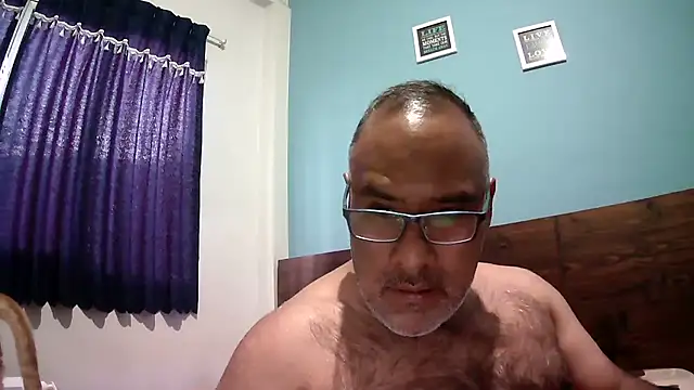 Snapshot of PhillDrake11 chatting on November 30, 2025, 9:37 pm PhillDrake11 online show from November 30, 2025, 9:37 pm