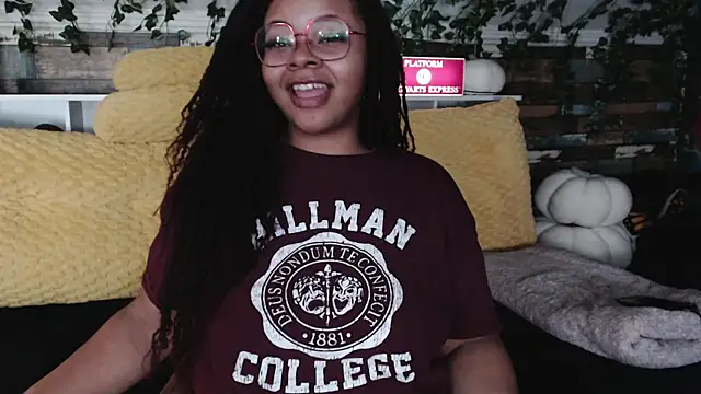 Snapshot of -khayaparker chatting on February 12, 2025, 10:48 pm -khayaparker online show from February 12, 2025, 10:48 pm