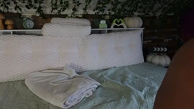 Snapshot of -khayaparker chatting on February 20, 2025, 1:30 pm -khayaparker online show from February 20, 2025, 1:30 pm