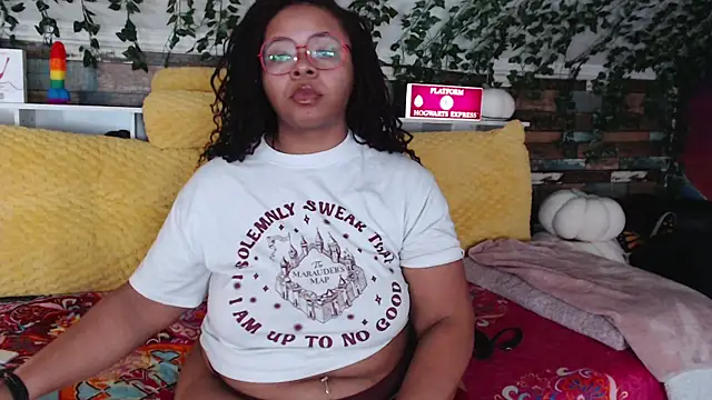 Snapshot of -khayaparker chatting on February 9, 2025, 4:14 am -khayaparker online show from February 9, 2025, 4:14 am